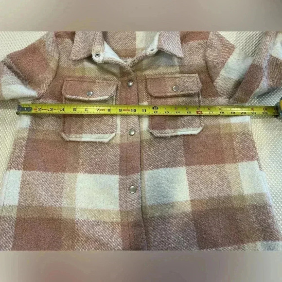 Blue B Med plaid shacket boucle pink/white/cream snap button front top pockets - Picture 3 of 7